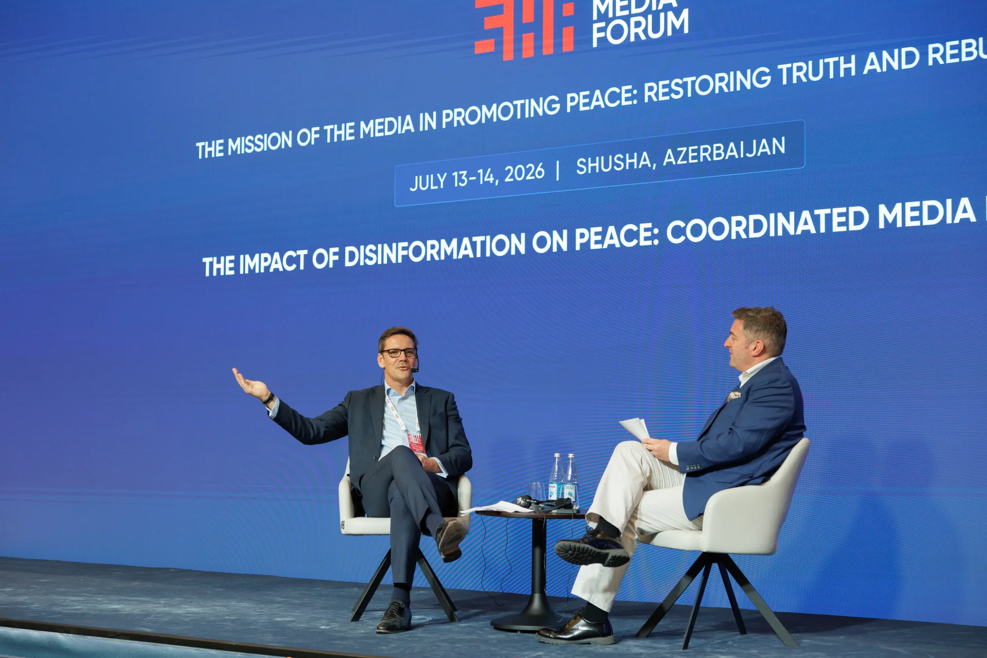 4-cu Susa Qlobal Media Forumunda “Dezinformasiyanin sulhe tesiri: Mediada koordinasiyali reaksiyalar” movzusunda tekbetek formatli muzakire kecirilib