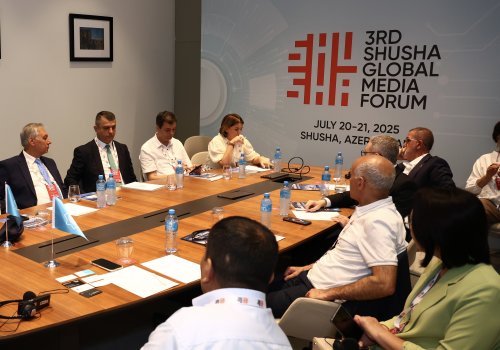TDT-nin Media Sobesi forumda istirak eden metbuat ve media qurumlarinin numayendeleri ile gorus kecirib  